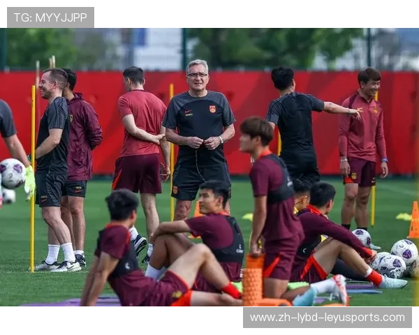 足球公开训练是否已成为增强球迷互动与商业曝光的常规运营手段